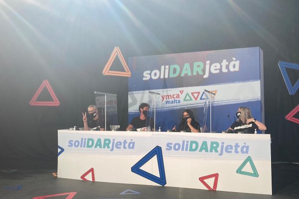 The phones are hot during the inaugural SoliDARjeta Marathon.
